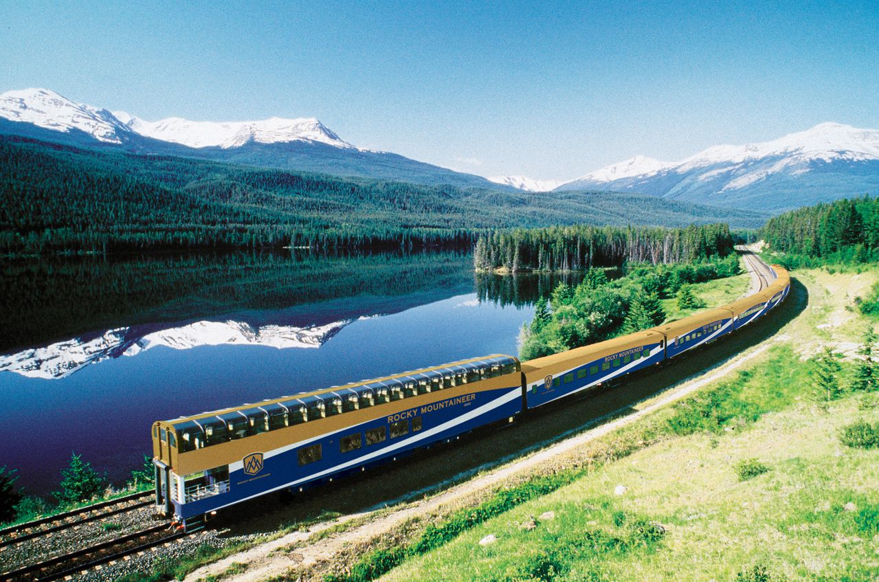 Canadian Rockies mountains and lakes